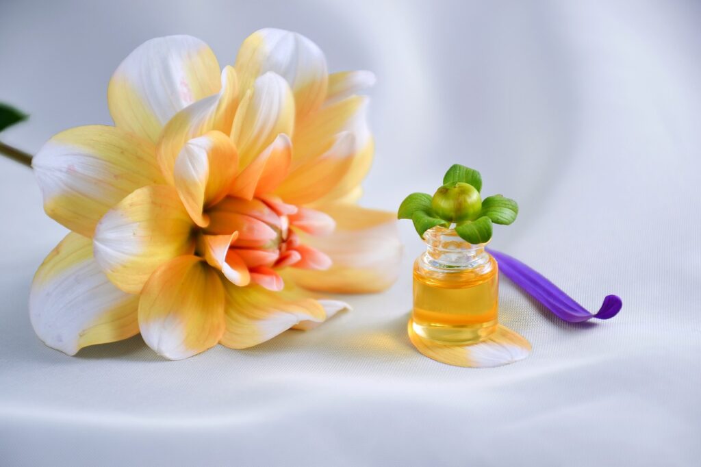 essential oil, spa, aromatherapy-4065556.jpg